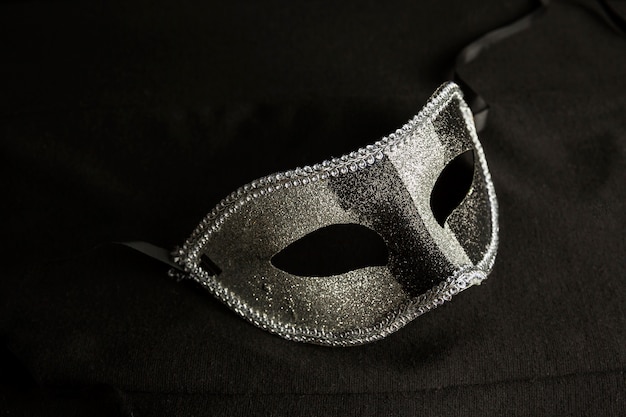 Composição elegante com máscara do carnaval veneziano