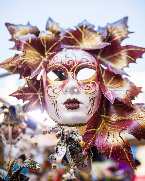 Composição elegante com máscara do carnaval veneziano