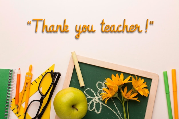 Foto grátis composição para agradecimento do professor com mensagem de agradecimento