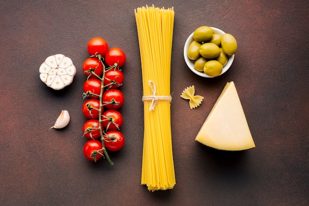 Foto grátis composição plana leiga de comida italiana