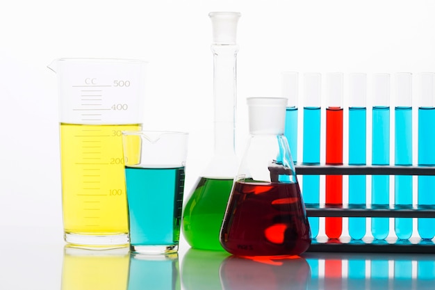 Composição química colorida em laboratório