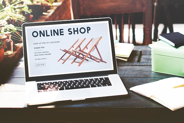 Compras on-line Shopaholics E-Commerce E-Shopping Concept