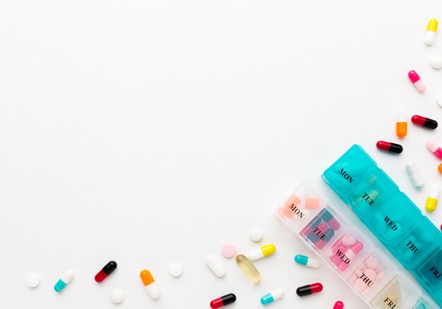 Comprimidos de cópia-espaço com pílulas