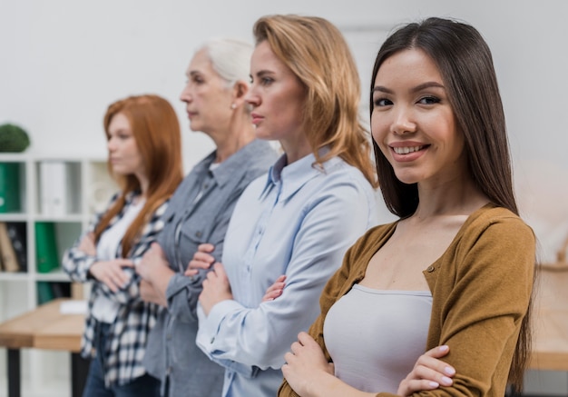 Foto grátis comunidade positiva de mulheres juntas