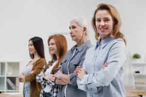 Foto grátis comunidade positiva de mulheres juntas