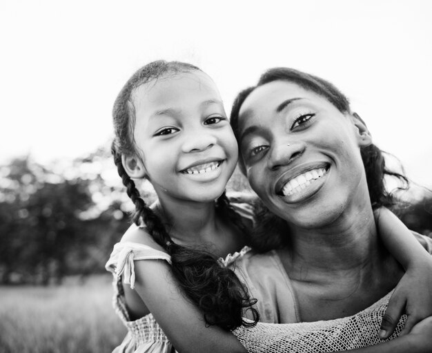 Conceito africano da atividade das férias do feriado da felicidade da família