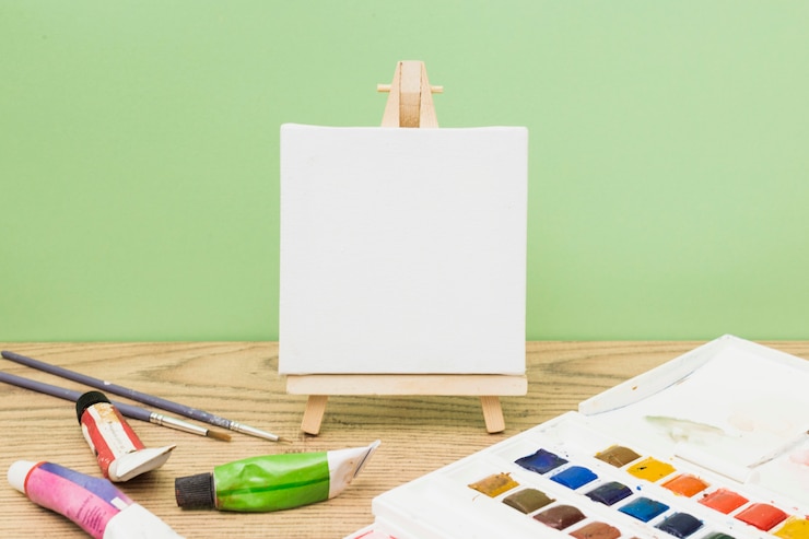 Foto grátis conceito de artista moderno com modelo