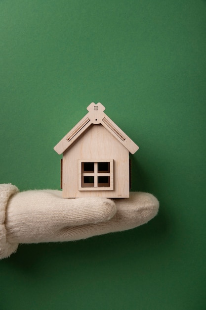 Foto grátis conceito de casa aconchegante com casa de brinquedo de madeira