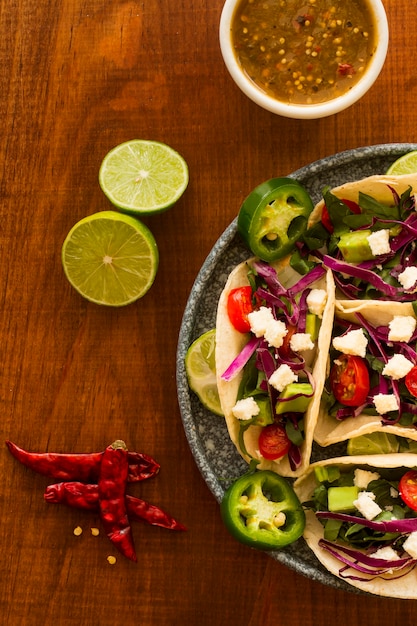 Foto grátis conceito de comida mexicana plana leigos