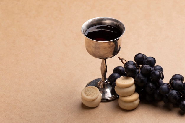 Conceito de comunhão sagrada com vinho