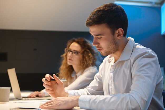 Conceito de criatividade, trabalho em equipe e ocupação.