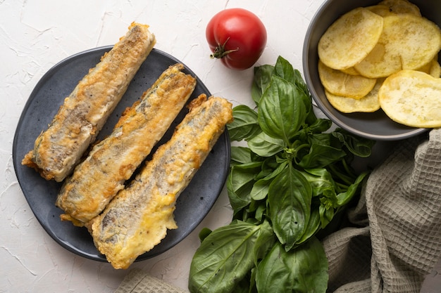 Conceito de delicioso peixe com batatas fritas