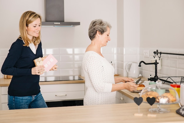 Foto grátis conceito de dia das mães com café da manhã