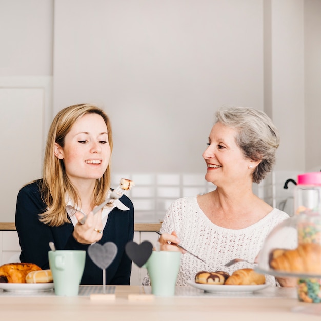 Foto grátis conceito de dia das mães com café da manhã