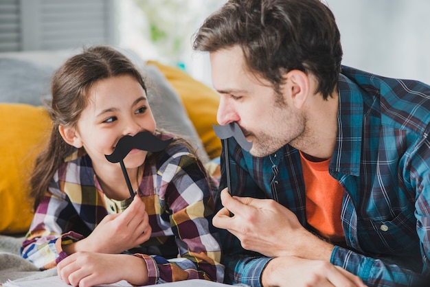 Foto grátis conceito de dia dos pais com bigode