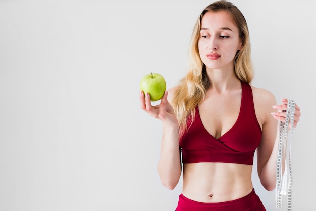 Conceito de dieta com mulher esporte e alimentação saudável