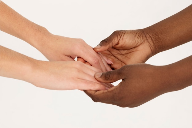 Foto grátis conceito de diversidade com as mãos