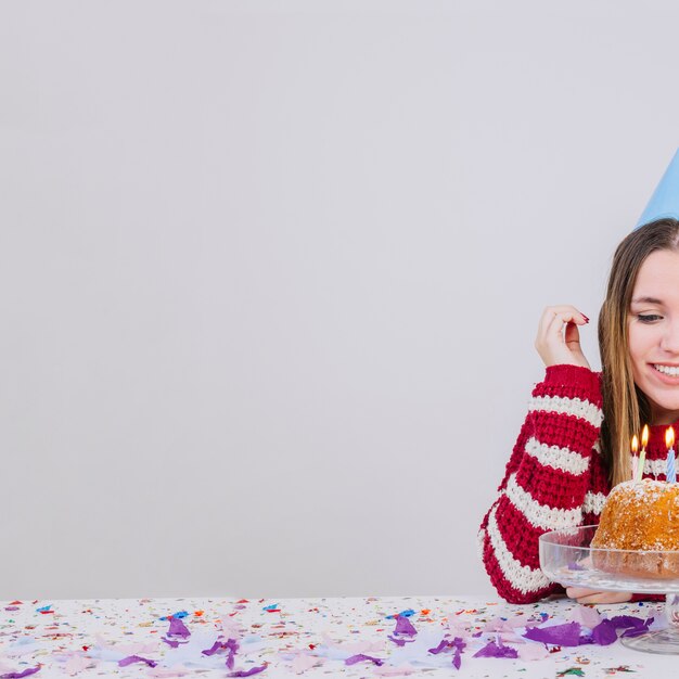 Conceito de festa de aniversário com espaço à esquerda