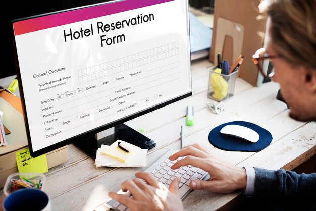 Conceito de formulário de reserva de reserva de hotel