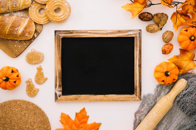 Conceito de Halloween com ardósia e pão
