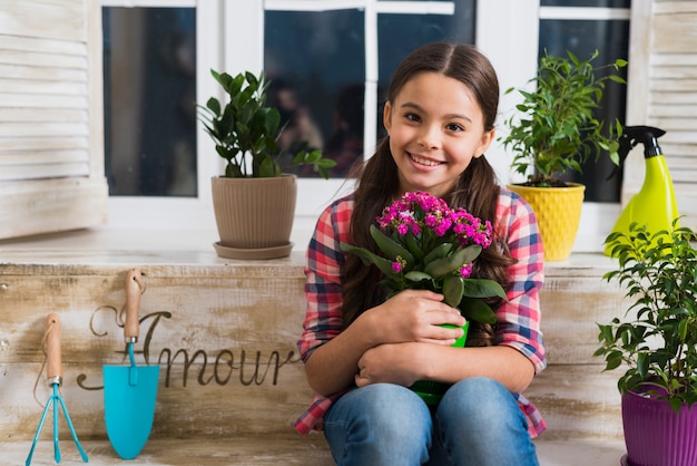 Conceito de jardinagem com menina