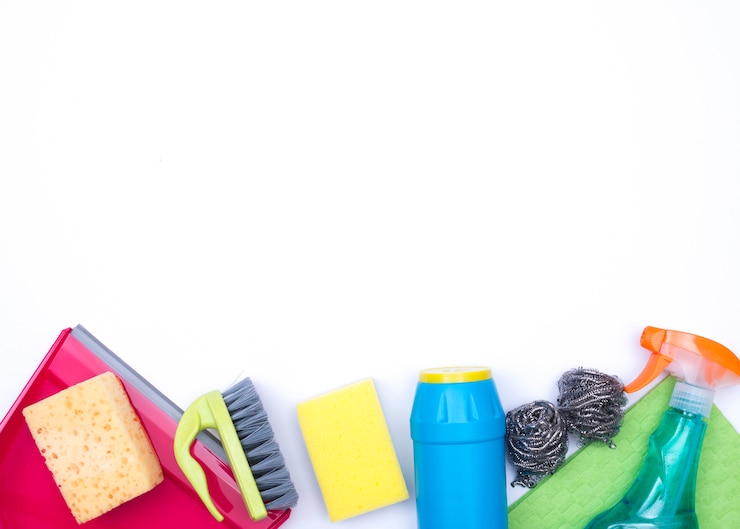 Foto grátis conceito de limpeza com produtos de limpeza