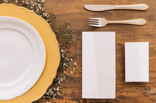 Conceito de menu de casamento com talheres