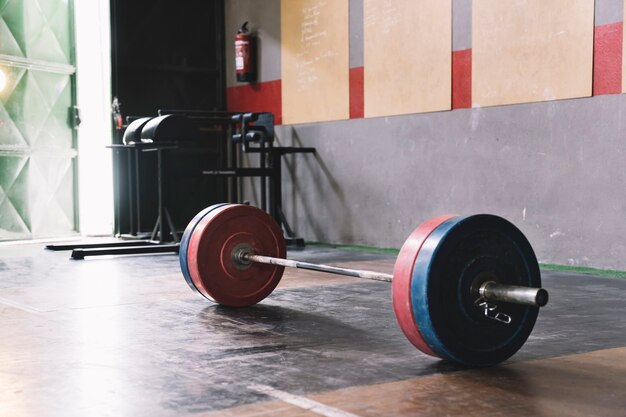 Conceito de musculação com barra solitária