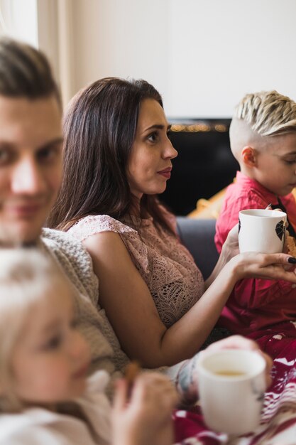 Conceito de Natal com família jovem