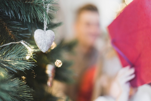 Foto grátis conceito de natal com homem borrado