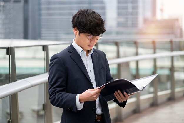 Conceito de negócio japonês com empresário