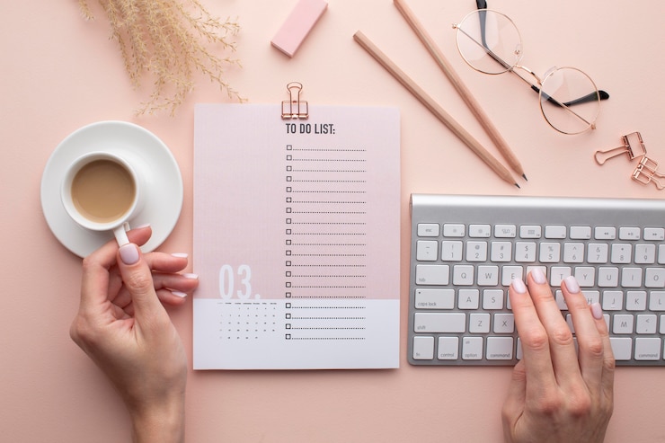 Foto grátis conceito de organização de tempo com planejador de perto