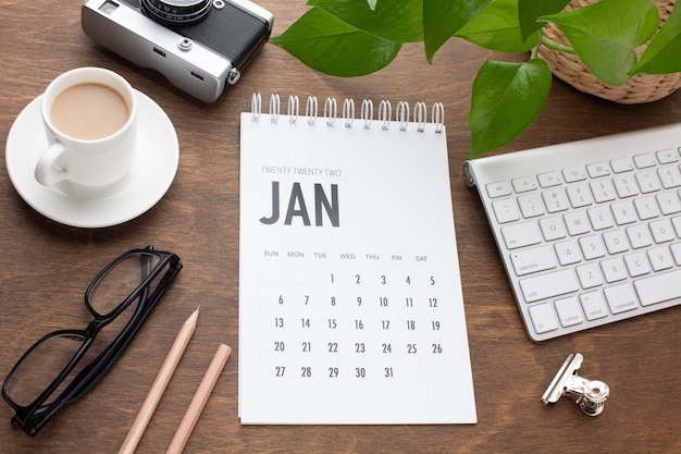 Conceito de organização de tempo de vista superior com calendário