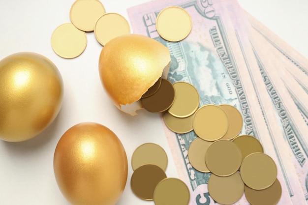 Conceito de ovos de ouro de riqueza e aposentadoria