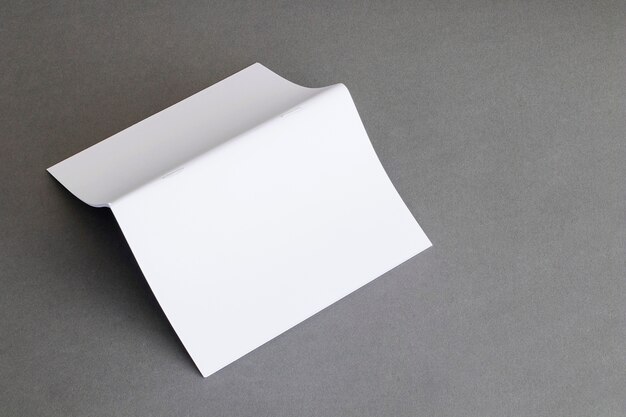 Conceito de papelaria com papel dobrado