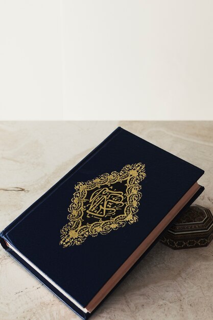 Conceito de Ramadã com Alcorão