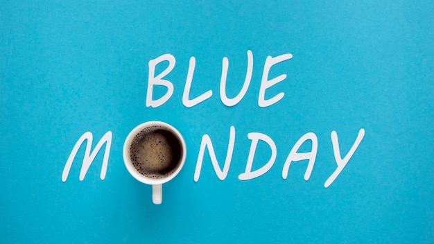Conceito de segunda-feira azul com uma xícara de café