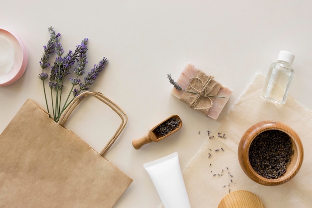 Foto grátis conceito de tratamento de spa lavanda e café