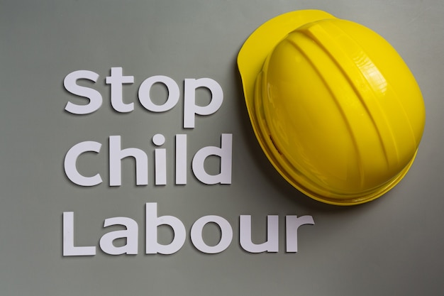 Foto grátis conceito do dia mundial contra o trabalho infantil