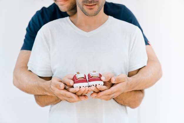 Foto grátis conceito do recém nascido com casal gay