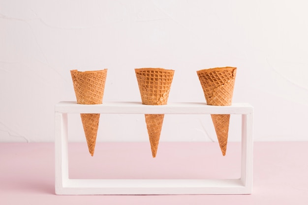 Cones de waffle no suporte