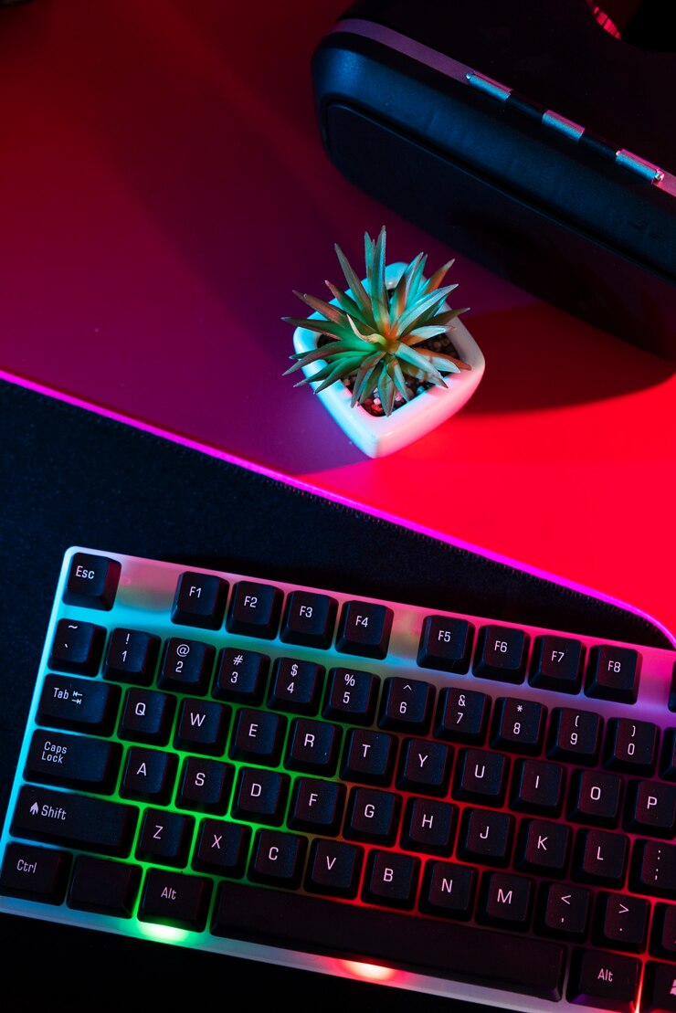 Foto grátis configuração de mesa de jogos de néon com iluminação gradiente com teclado