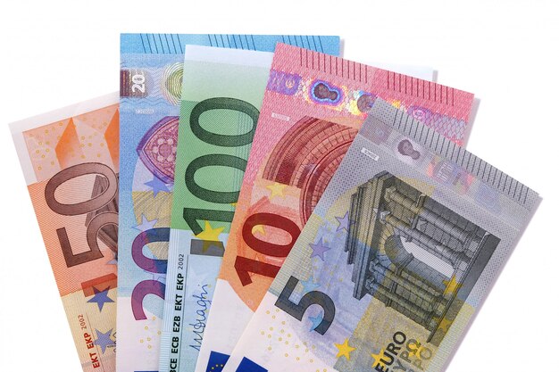 Conjunto de notas de moeda Euro isolado