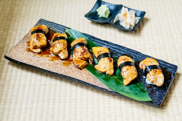 Conjunto de sushi de foie gras