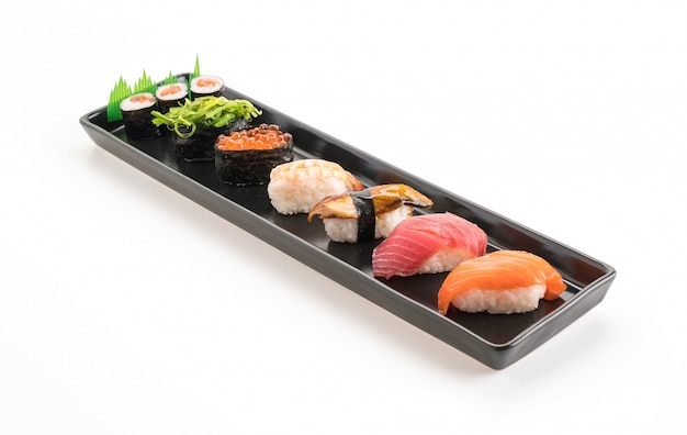 Conjunto de sushi misto - comida japonesa