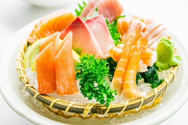 Foto grátis conjunto misto de sashimi