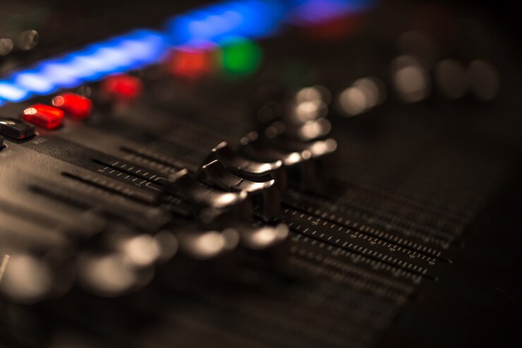 Foto grátis console de mixagem fader digital com medidor de volume
