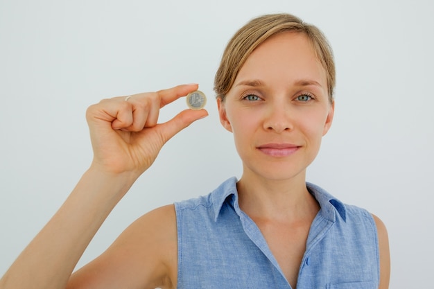 Foto grátis content young woman holding one euro coin