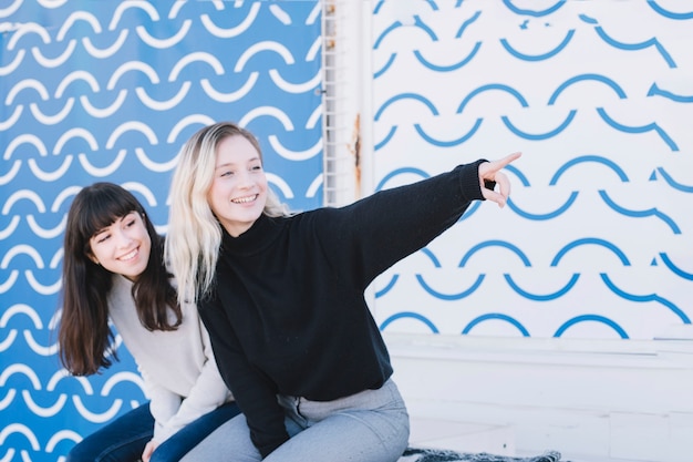 Foto grátis conteúdo mulheres desfrutando vistas fora