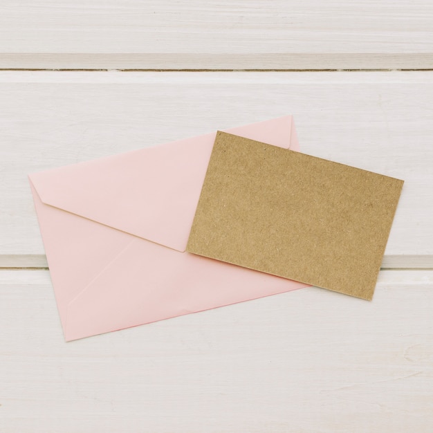 Convite e envelope de casamento